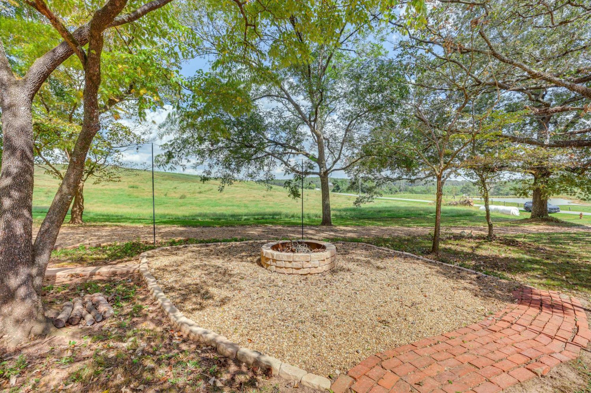 Country Home Near Lake Wedowee Patio And Fire Pit! Lineville エクステリア 写真
